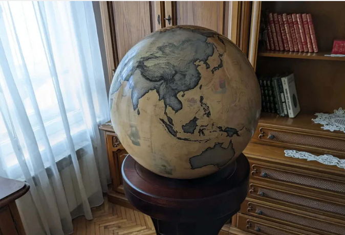 Personalized Globes: The Luxe Décor Trend That’s Redefining Interior Design